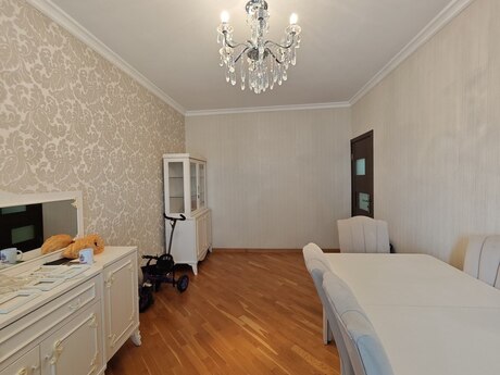 4 otaqlı köhnə tikili - Bakıxanov q. - 100 m²