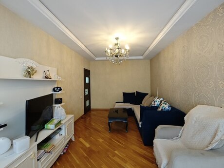 4 otaqlı köhnə tikili - Bakıxanov q. - 100 m²