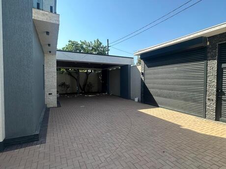 House with Garden, Villa For Rent