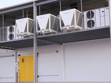 Obyekt - Lökbatan q. - 700 m²