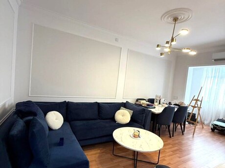 3 otaqlı köhnə tikili - Azadlıq Prospekti m. - 95 m²
