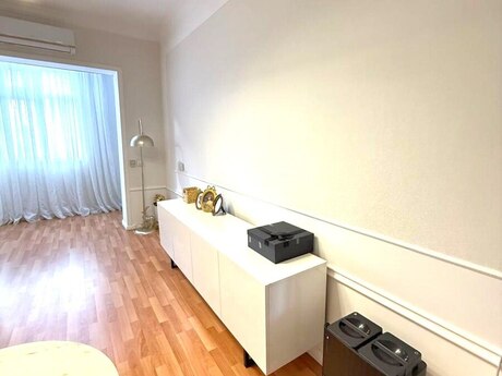 3 otaqlı köhnə tikili - Azadlıq Prospekti m. - 95 m²
