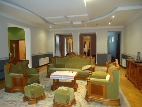 House with Garden, Villa For Rent