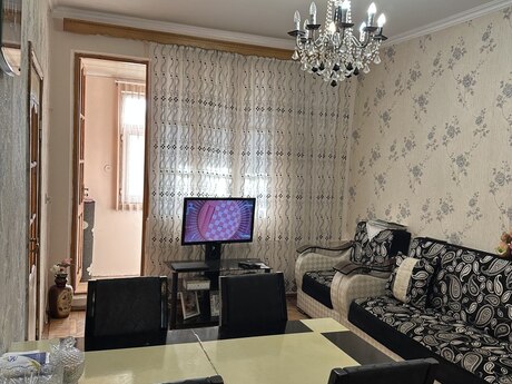 2 otaqlı köhnə tikili - 7-ci mikrorayon q. - 42 m²