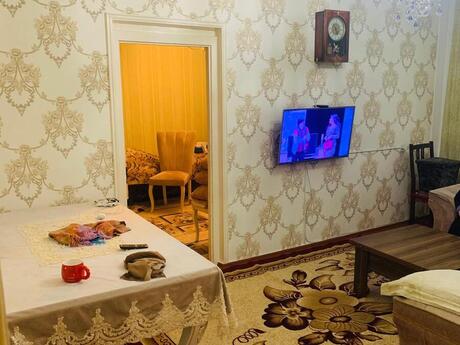4 otaqlı köhnə tikili - Qaraçuxur q. - 100 m²