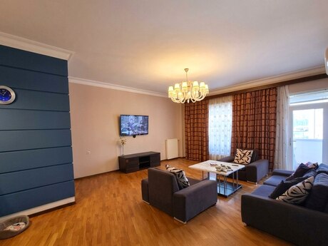 3-комн. новостройка - м. Элмляр Академиясы - 160 м²
