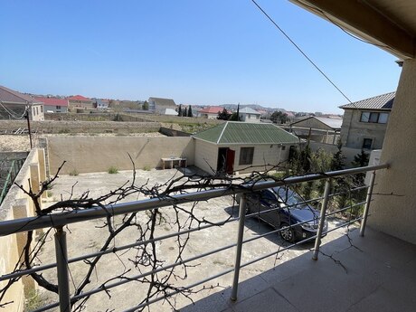 4 otaqlı həyət evi/bağ evi - Novxanı q. - 185 m²