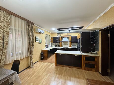 6 otaqlı həyət evi/bağ evi - Mərdəkan q. - 500 m²