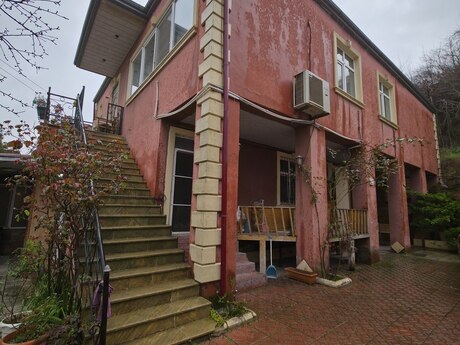 7 otaqlı həyət evi/bağ evi - Bakıxanov q. - 143 m²
