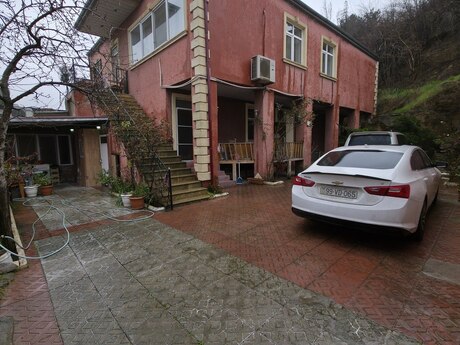 7 otaqlı həyət evi/bağ evi - Bakıxanov q. - 143 m²