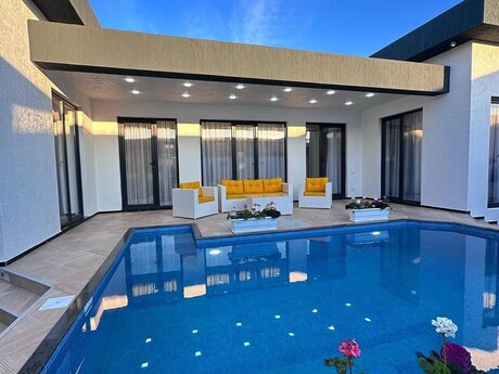 4 otaqlı həyət evi/bağ evi - Mərdəkan q. - 250 m²