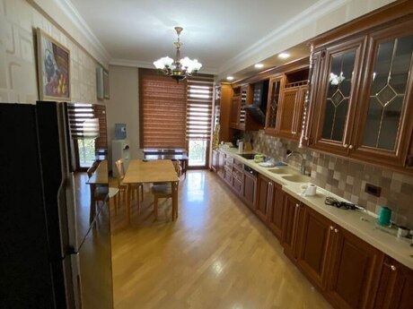 3-комн. новостройка - м. 28 мая - 180 м²