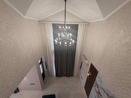 6 otaqlı həyət evi/bağ evi - Novxanı q. - 280 m²