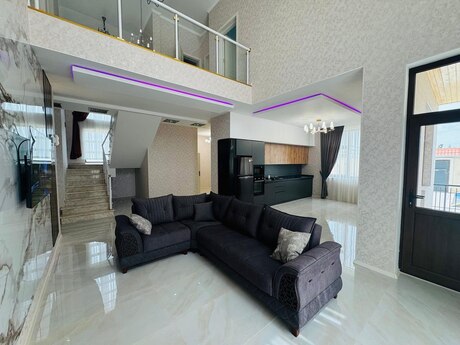 6 otaqlı həyət evi/bağ evi - Novxanı q. - 280 m²
