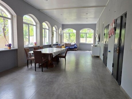 4 otaqlı həyət evi/bağ evi - Buzovna q. - 200 m²