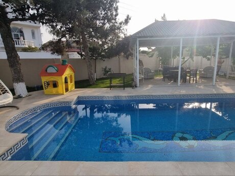 4 otaqlı həyət evi/bağ evi - Buzovna q. - 200 m²