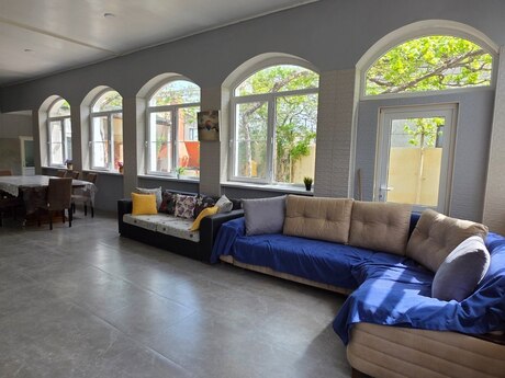 4 otaqlı həyət evi/bağ evi - Buzovna q. - 200 m²