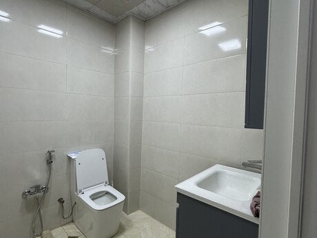 3-room new-build apartment for rent in Jasmine Park, 100 m², 800 AZN/mo, photo 5 / 9