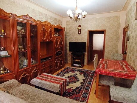 Elan №6038811 - Bakı, Memar Əcəmi m., 3 otaqlı, 70 m², 4/5 mərtəbə