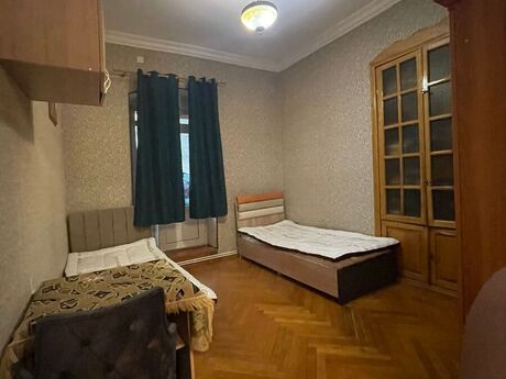 4 otaqlı köhnə tikili - 28 May m. - 125 m²