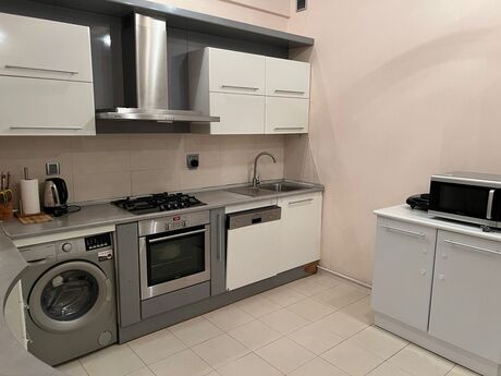 3 otaqlı yeni tikili - 28 May m. - 140 m²
