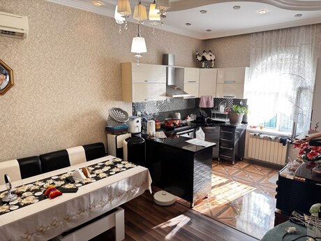 5 otaqlı həyət evi/bağ evi - Biləcəri q. - 220 m²