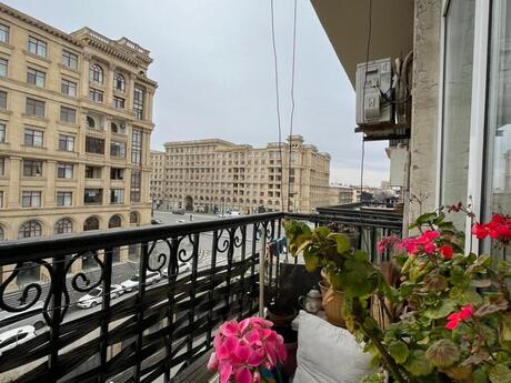 2 otaqlı köhnə tikili - Nəriman Nərimanov m. - 60 m²