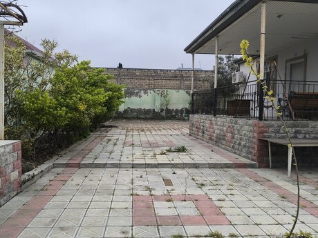4 otaqlı həyət evi/bağ evi - Görədil q. - 150 m²