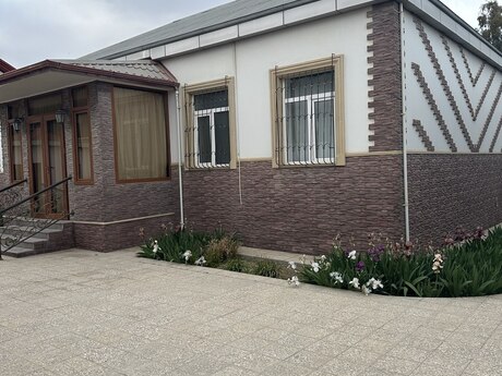 4 otaqlı həyət evi/bağ evi - Mərdəkan q. - 200 m²