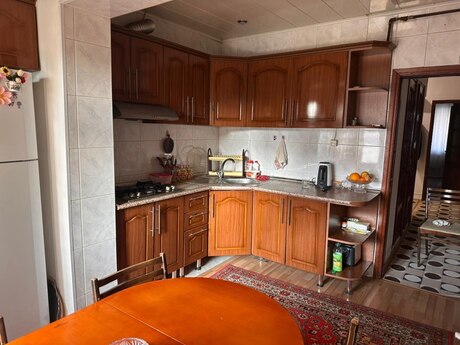 3 otaqlı köhnə tikili - Azadlıq Prospekti m. - 85 m²