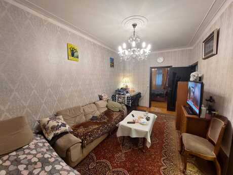2 otaqlı köhnə tikili - Azadlıq Prospekti m. - 55 m²