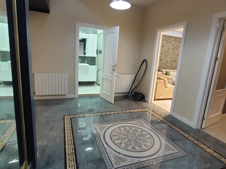 3-комн. новостройка - м. Низами - 140 м²