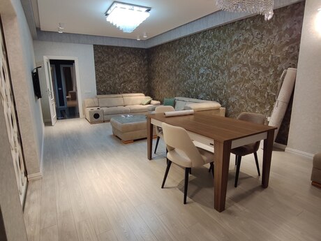 3-комн. новостройка - м. Низами - 140 м²