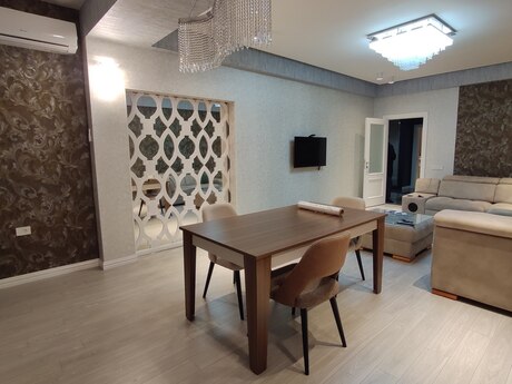 3-комн. новостройка - м. Низами - 140 м²