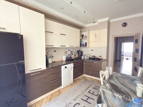 4 otaqlı yeni tikili - İnşaatçılar m. - 135 m²