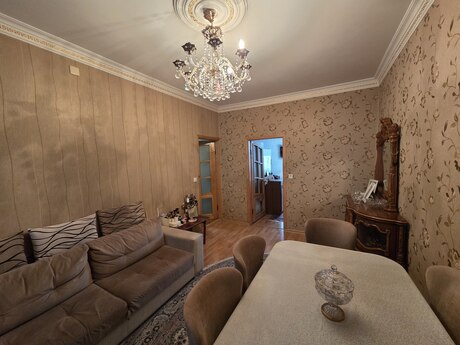 3 otaqlı köhnə tikili - Azadlıq Prospekti m. - 70 m²