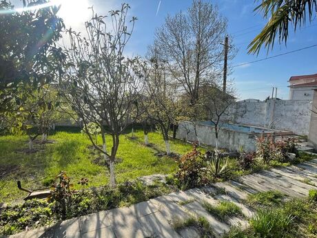 4 otaqlı həyət evi/bağ evi - Novxanı q. - 200 m²
