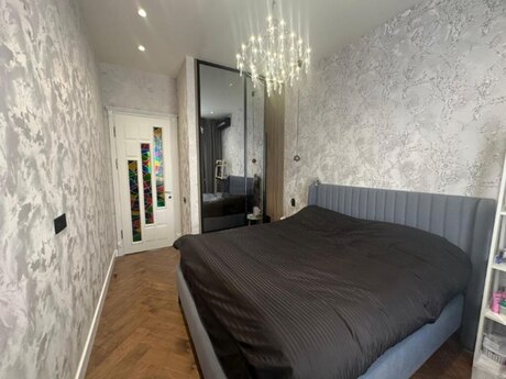 2 otaqlı köhnə tikili - 28 May m. - 58 m²
