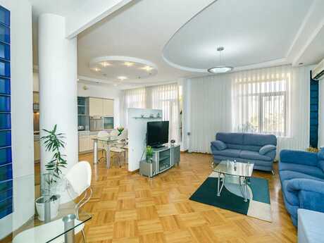 Elan №6040423 - Bakı, Sahil m., 3 otaqlı, 130 m², 5/5 mərtəbə