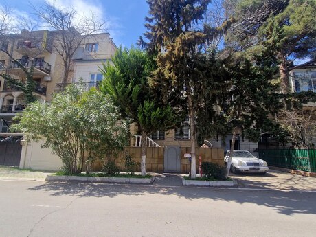 Объявление №5724967 - Баку, м. Низами, 4-комн., 200 м²
