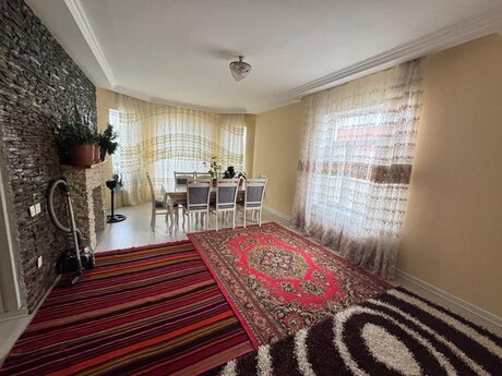 6 otaqlı həyət evi/bağ evi - Görədil q. - 200 m²