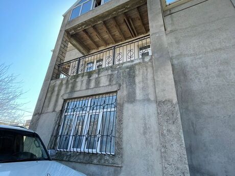 4 otaqlı həyət evi/bağ evi - Novxanı q. - 190 m²
