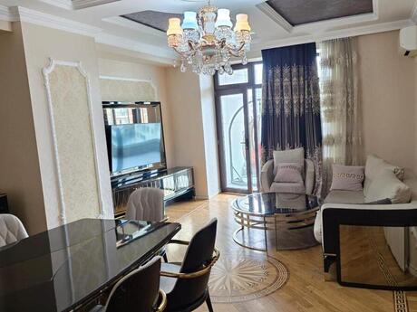 3-комн. новостройка - м. 8 ноября - 150 м²