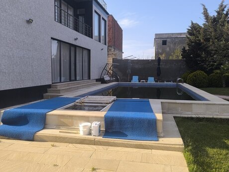 5 otaqlı həyət evi/bağ evi - Novxanı q. - 300 m²