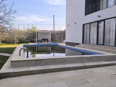 5 otaqlı həyət evi/bağ evi - Novxanı q. - 300 m²