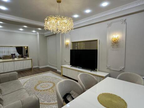 2-комн. новостройка - м. Элмляр Академиясы - 82 м²