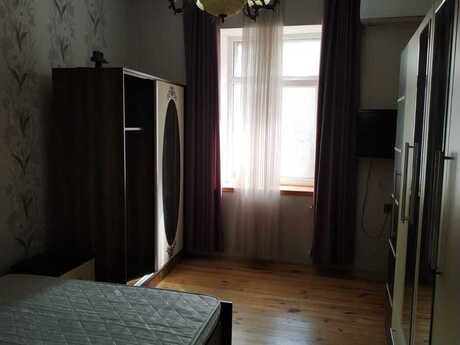 Elan №6041427 - Bakı, 28 May m., 1 otaqlı, 40 m², 1/2 mərtəbə