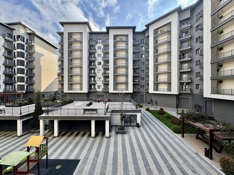 3 otaq · 168 m² · 2/8 mərtəbə, Ağ şəhər