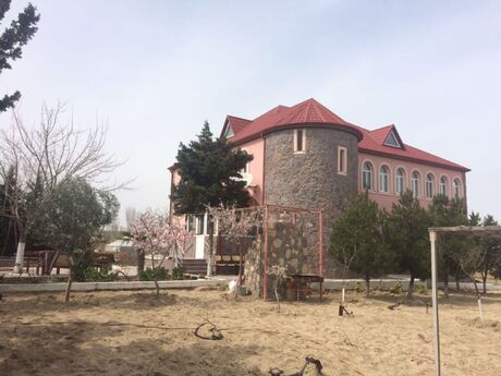 7 otaqlı həyət evi/bağ evi - Novxanı q. - 365 m²