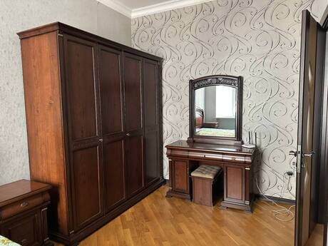 Объявление №6041840 - Баку, м. Ичеришехер, 2-комн., 65 м², 2/4 этаж